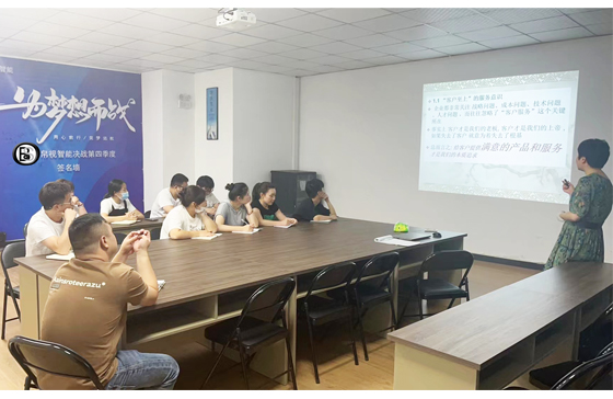 Produzione di lenti ottiche: formazione di qualità