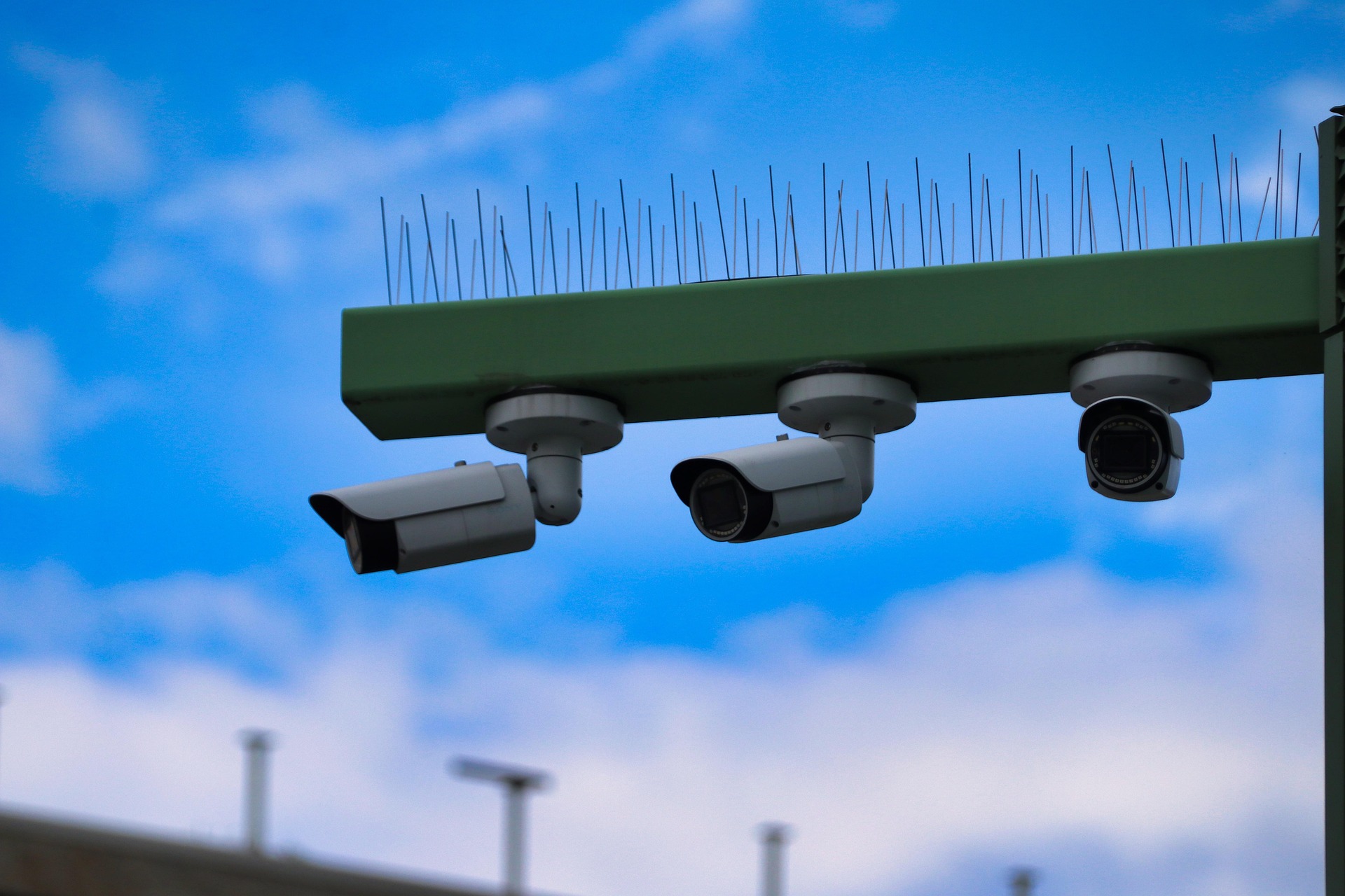 Innovazioni nella tecnologia delle lenti di sicurezza per condizioni di scarsa illuminazione: luce nera F1.0 rispetto all'illuminazione a infrarossi