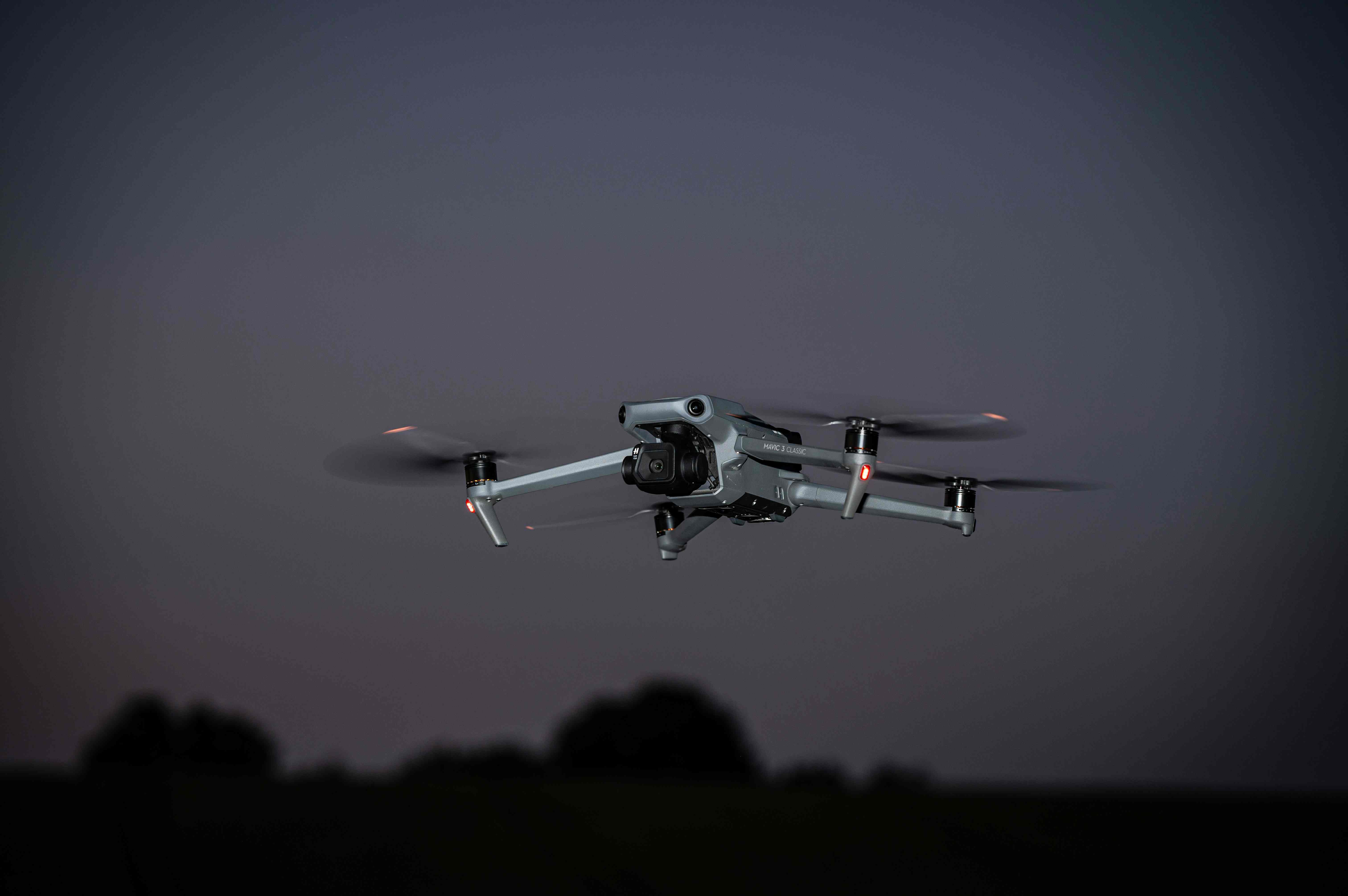 F1.0 vs IR: quale obiettivo vince per i voli notturni FPV?