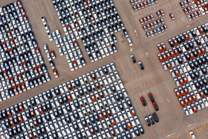 Costruire sistemi di parcheggio più intelligenti con la tecnologia avanzata delle lenti della fotocamera